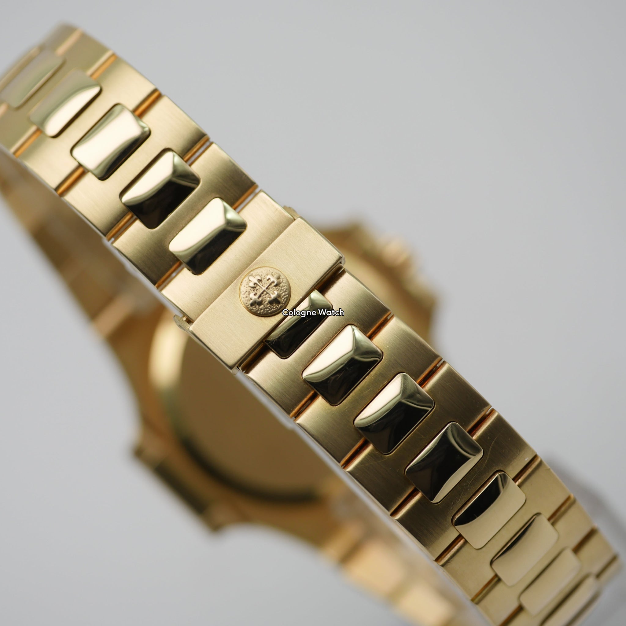 Patek Philippe Nautilus 3800 - Yellow Gold