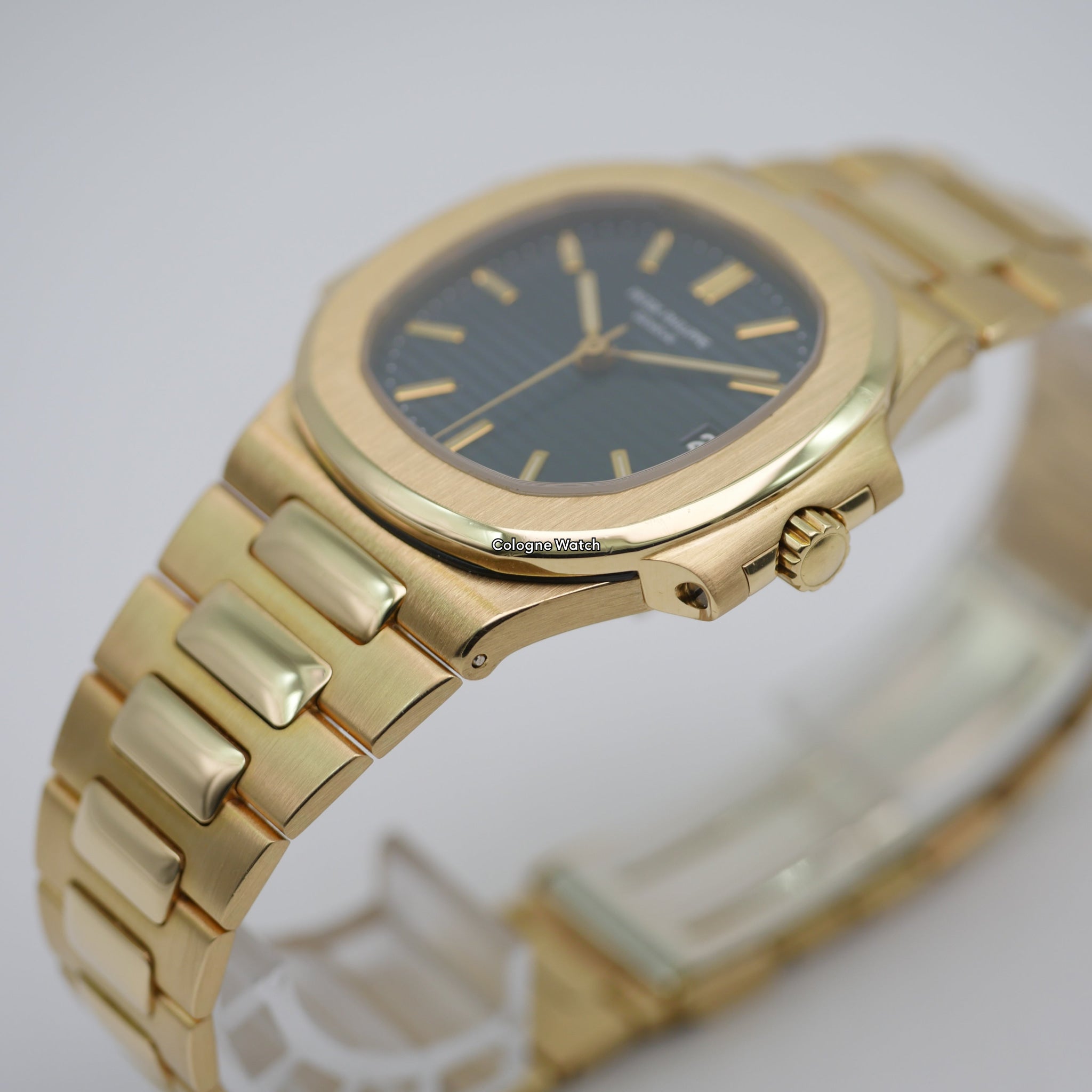 Patek Philippe Nautilus 3800 - Yellow Gold