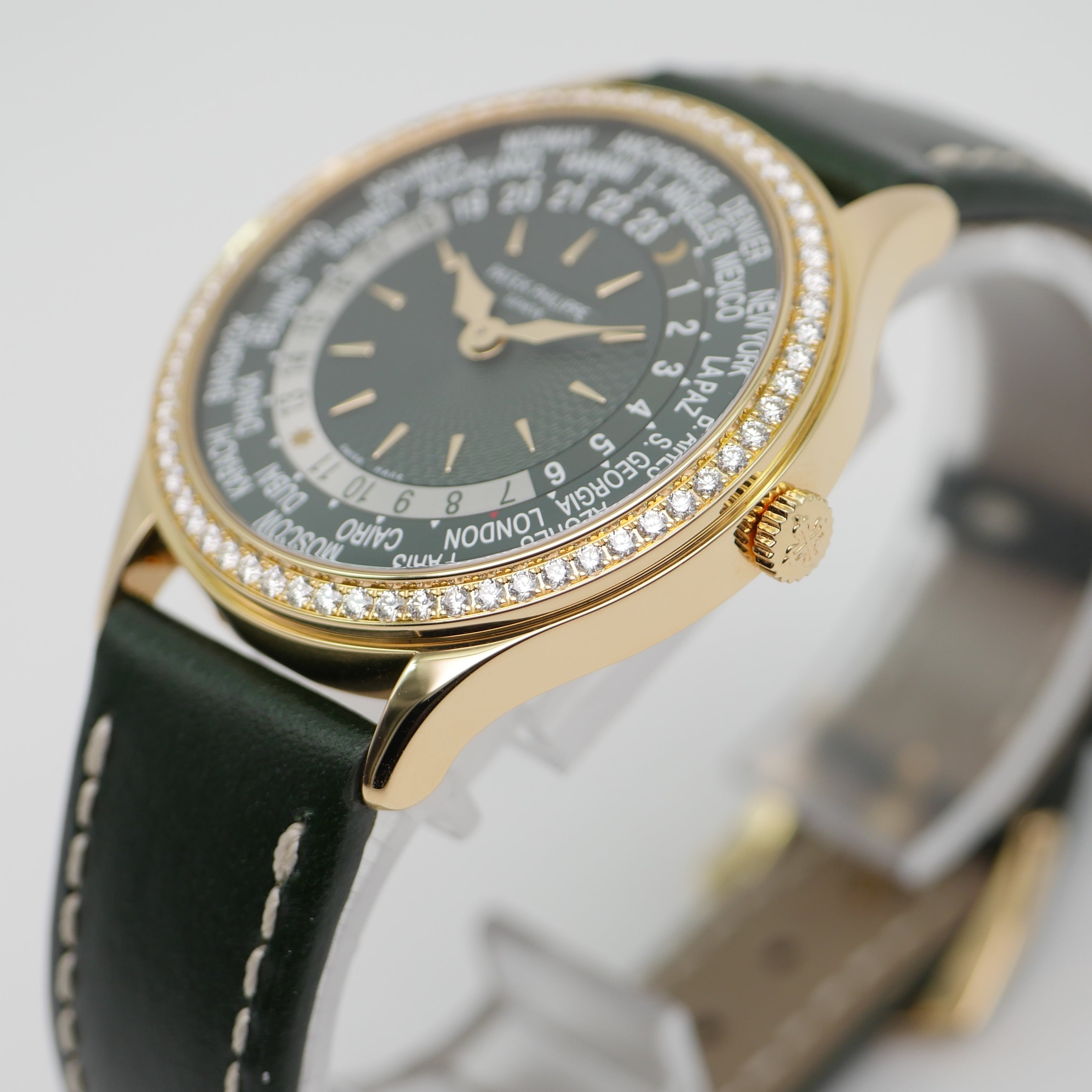 Patek Philippe World Time Yellow Gold 7130R-014 - 2022