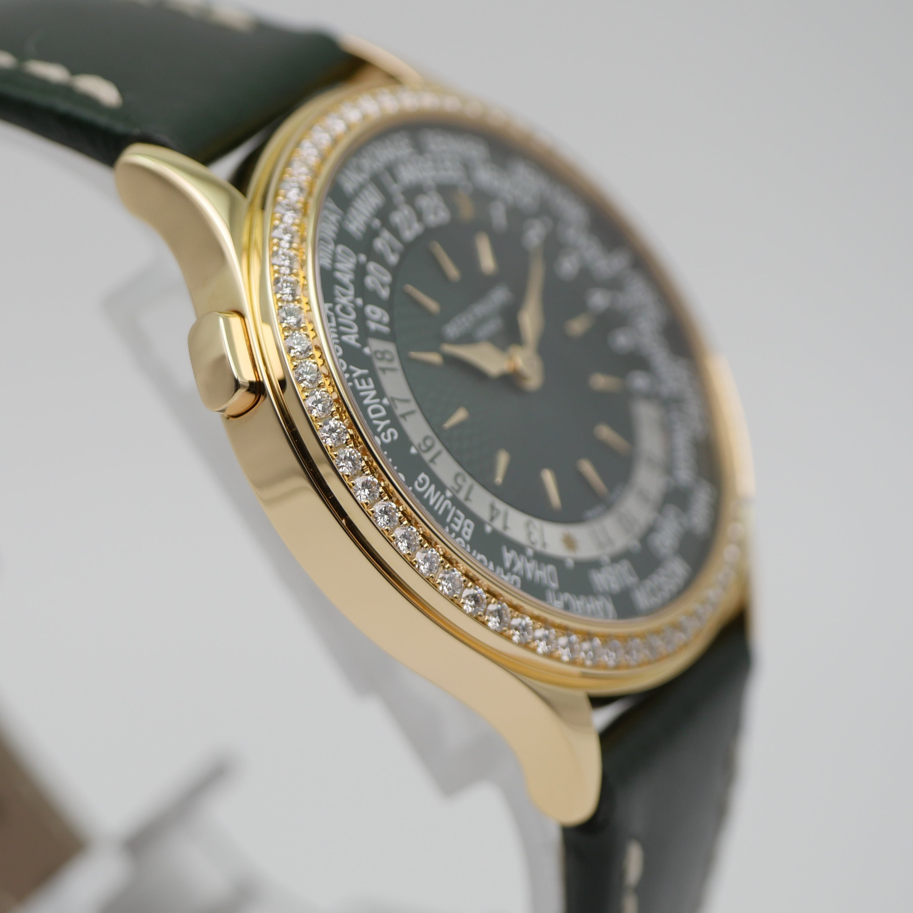 Patek Philippe World Time Yellow Gold 7130R-014 - 2022