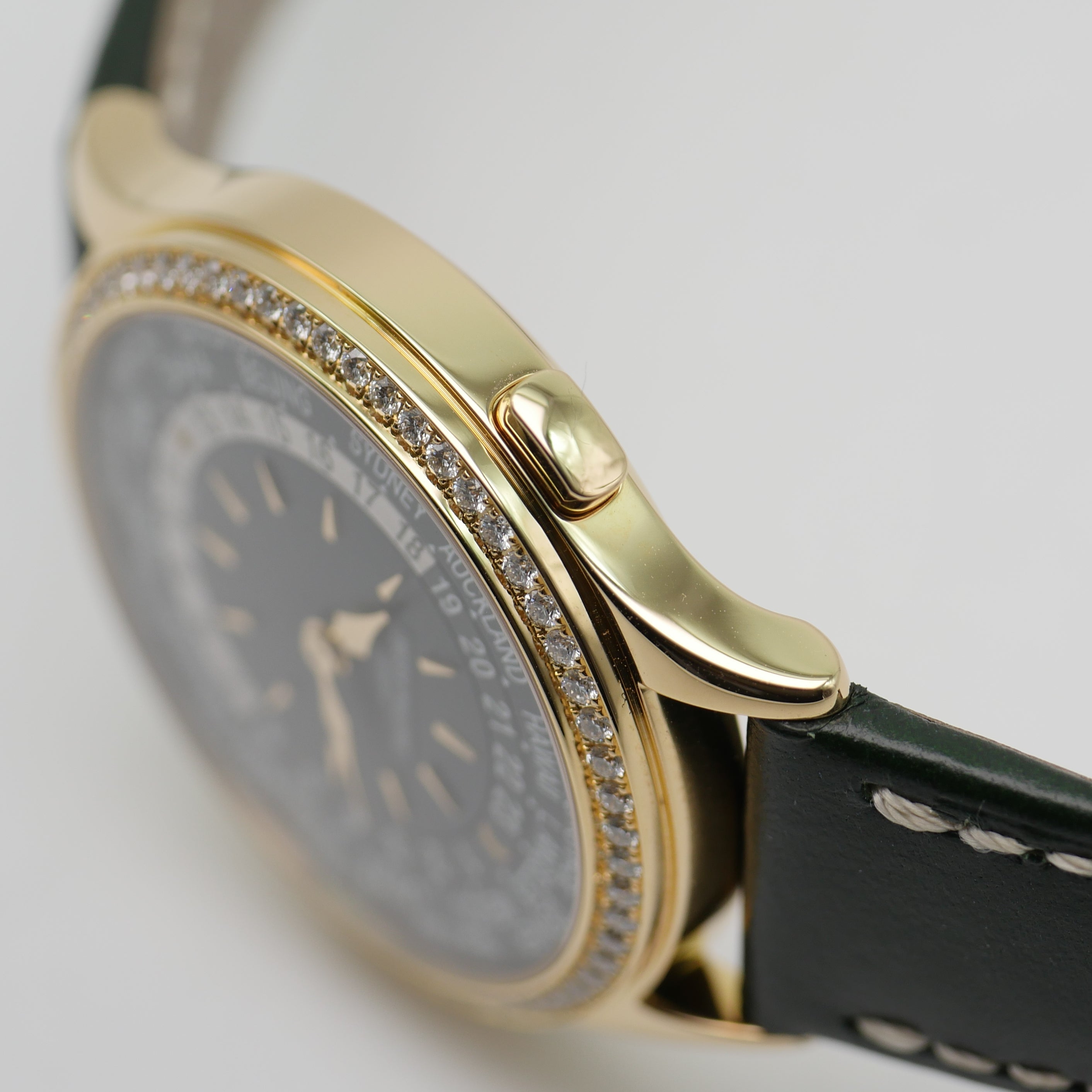 Patek Philippe World Time Yellow Gold 7130R-014 - 2022