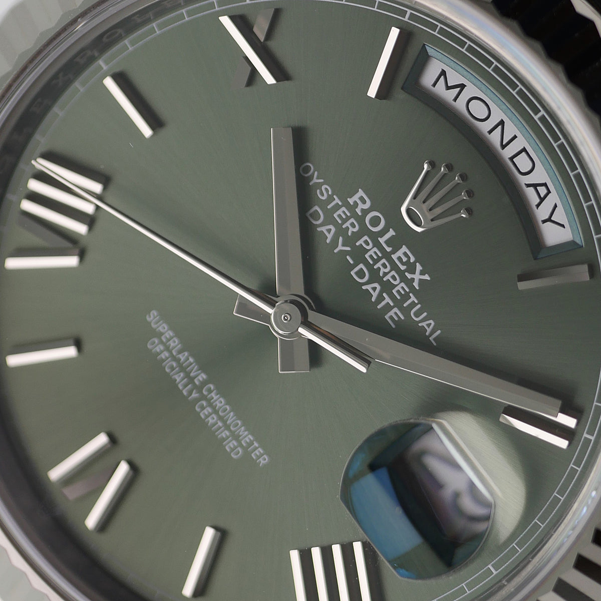 Rolex Day-Date 40 Weißgold 228239 "Olive Dial" - 2022
