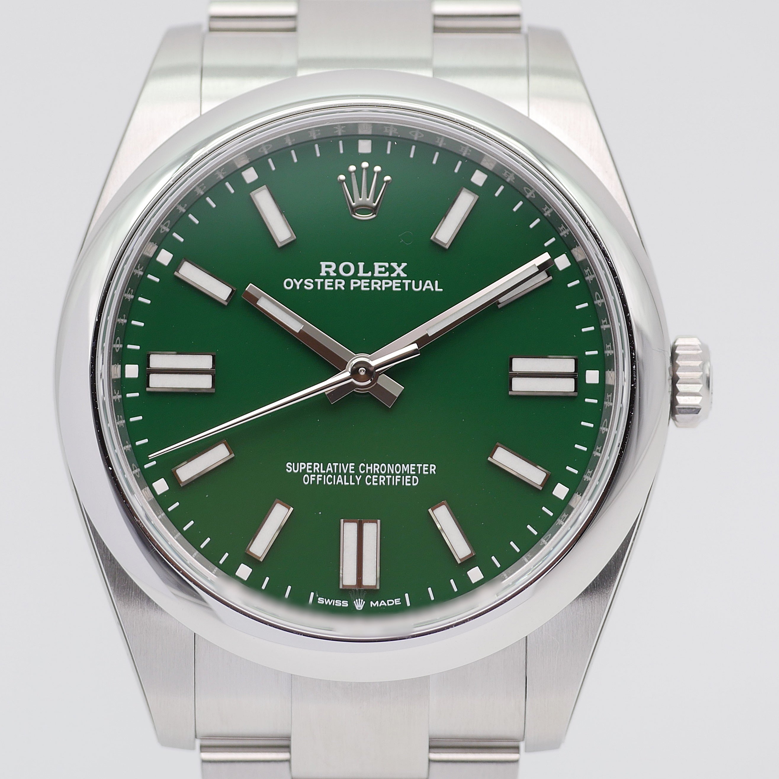 Rolex Oyster Perpetual 41 124300 - 2025 Glued 
