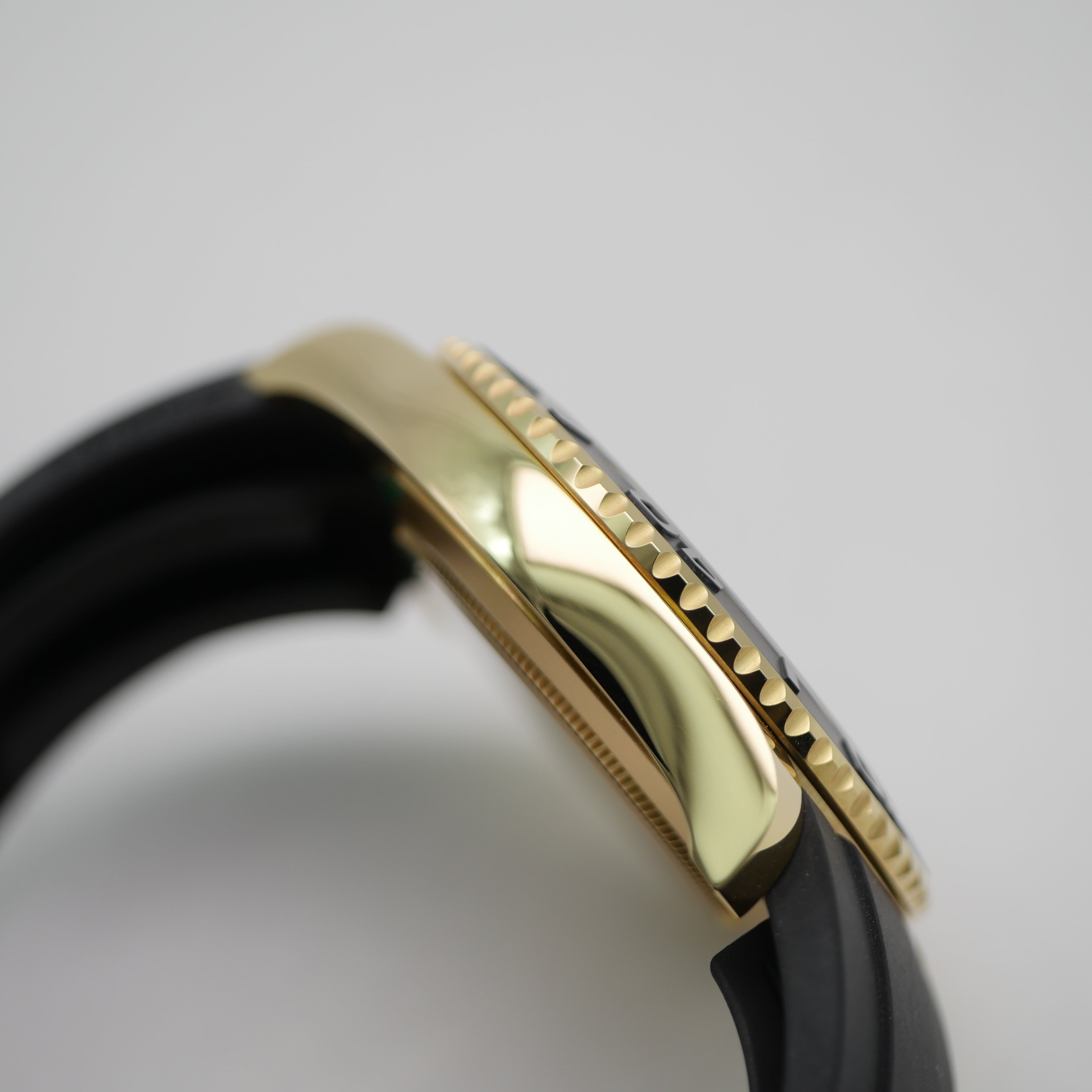 Rolex Yacht-Master 42 Gelbgold 226658 - 2022