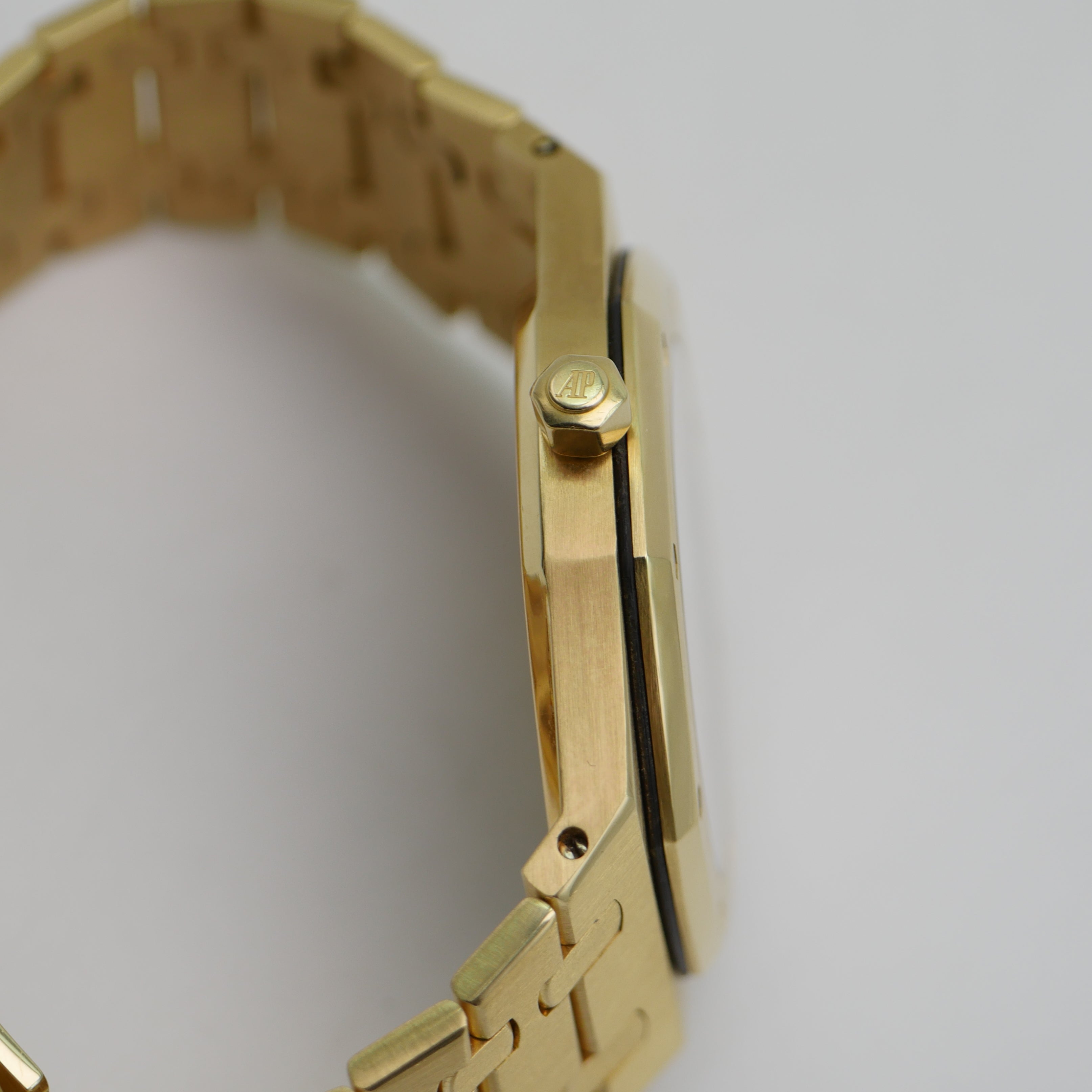 Audemars Piguet Royal Oak "Jumbo" Ultra Thin Yellow Gold 15202BA.OO.0944BA.01 - 2001 