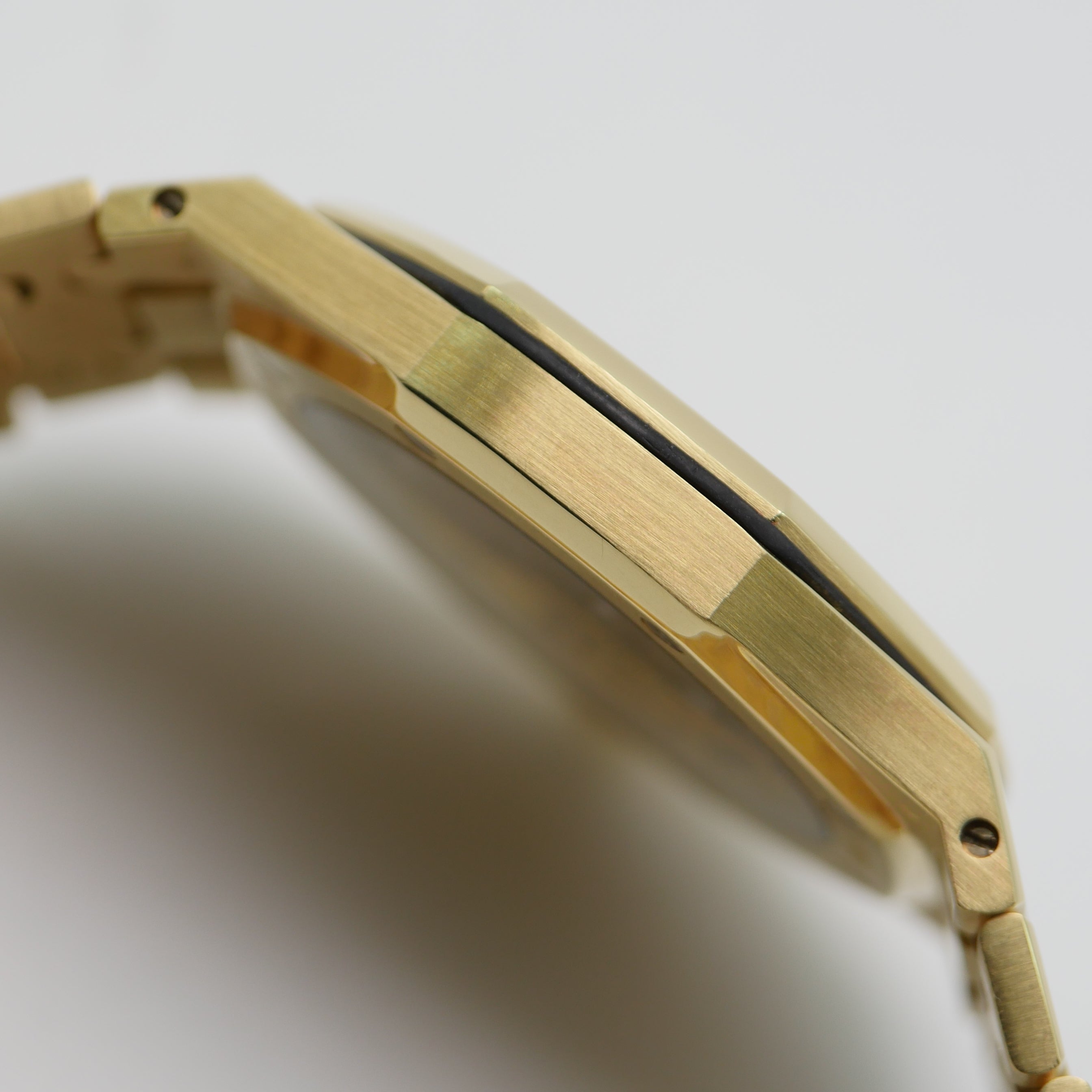 Audemars Piguet Royal Oak "Jumbo" Ultra Thin Yellow Gold 15202BA.OO.0944BA.01 - 2001 