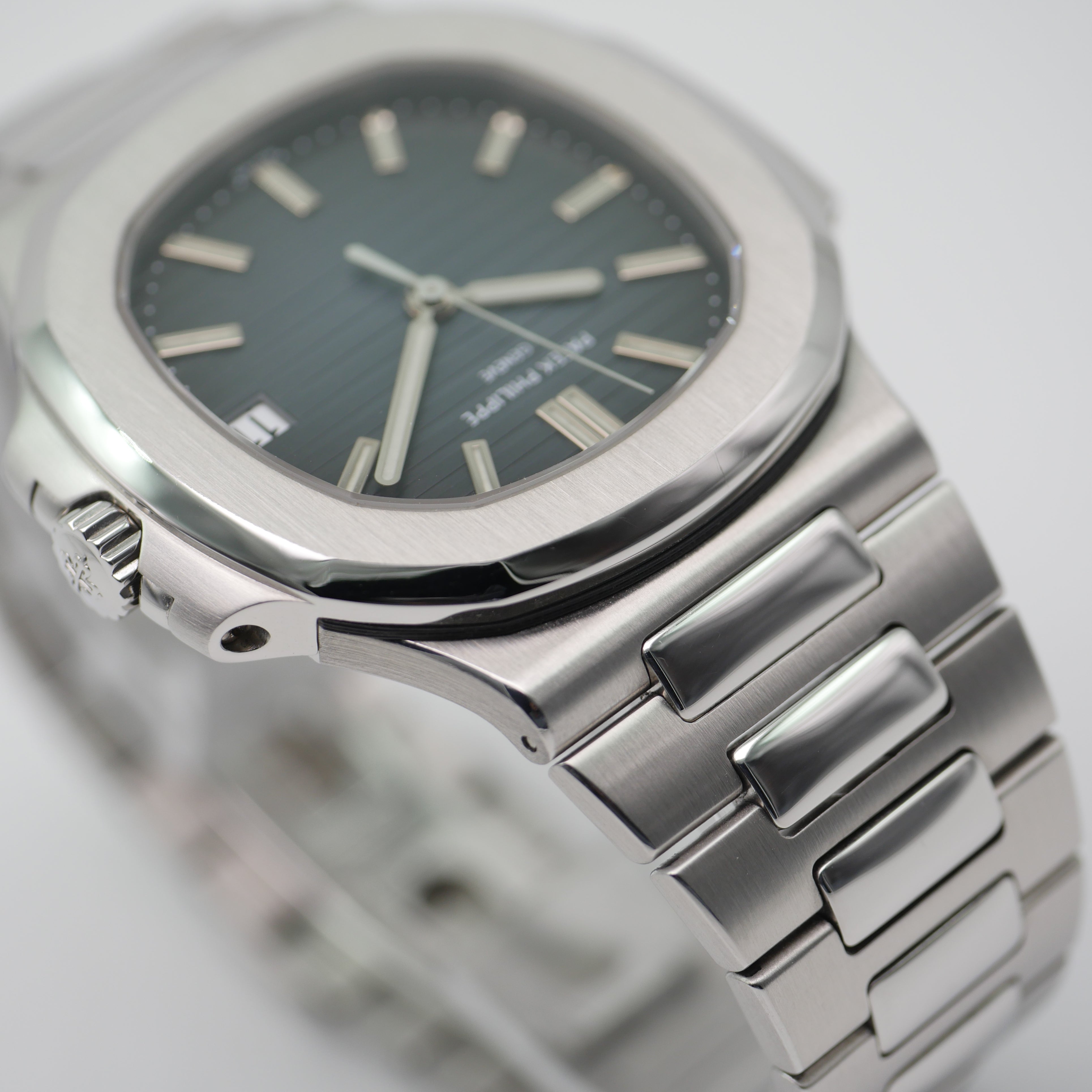 Patek Philippe Nautilus Stahl 5711/1A-001 - 2012 KALIBER 315SC 6 Monate verbaut!