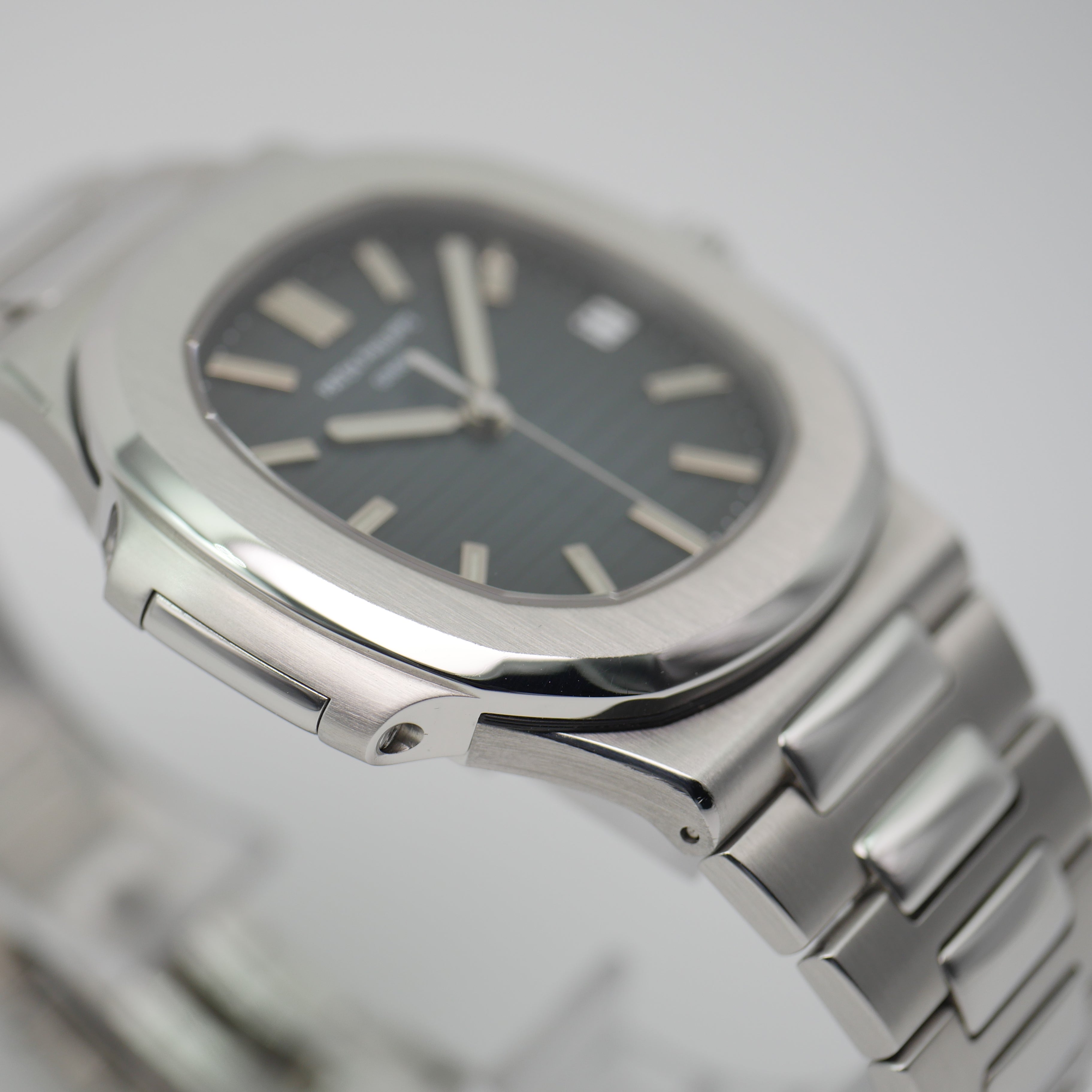 Patek Philippe Nautilus Stahl 5711/1A-001 - 2012 KALIBER 315SC 6 Monate verbaut!