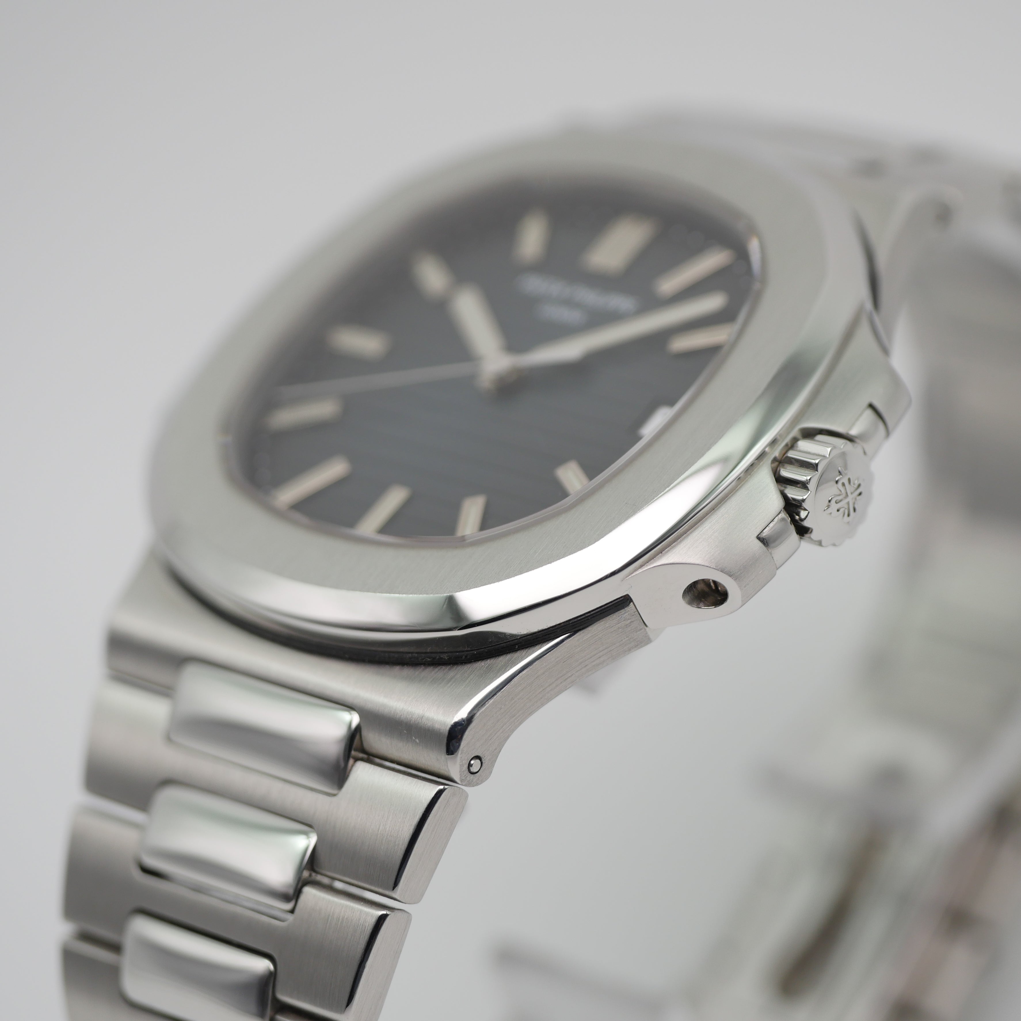 Patek Philippe Nautilus Stahl 5711/1A-001 - 2012 KALIBER 315SC 6 Monate verbaut!