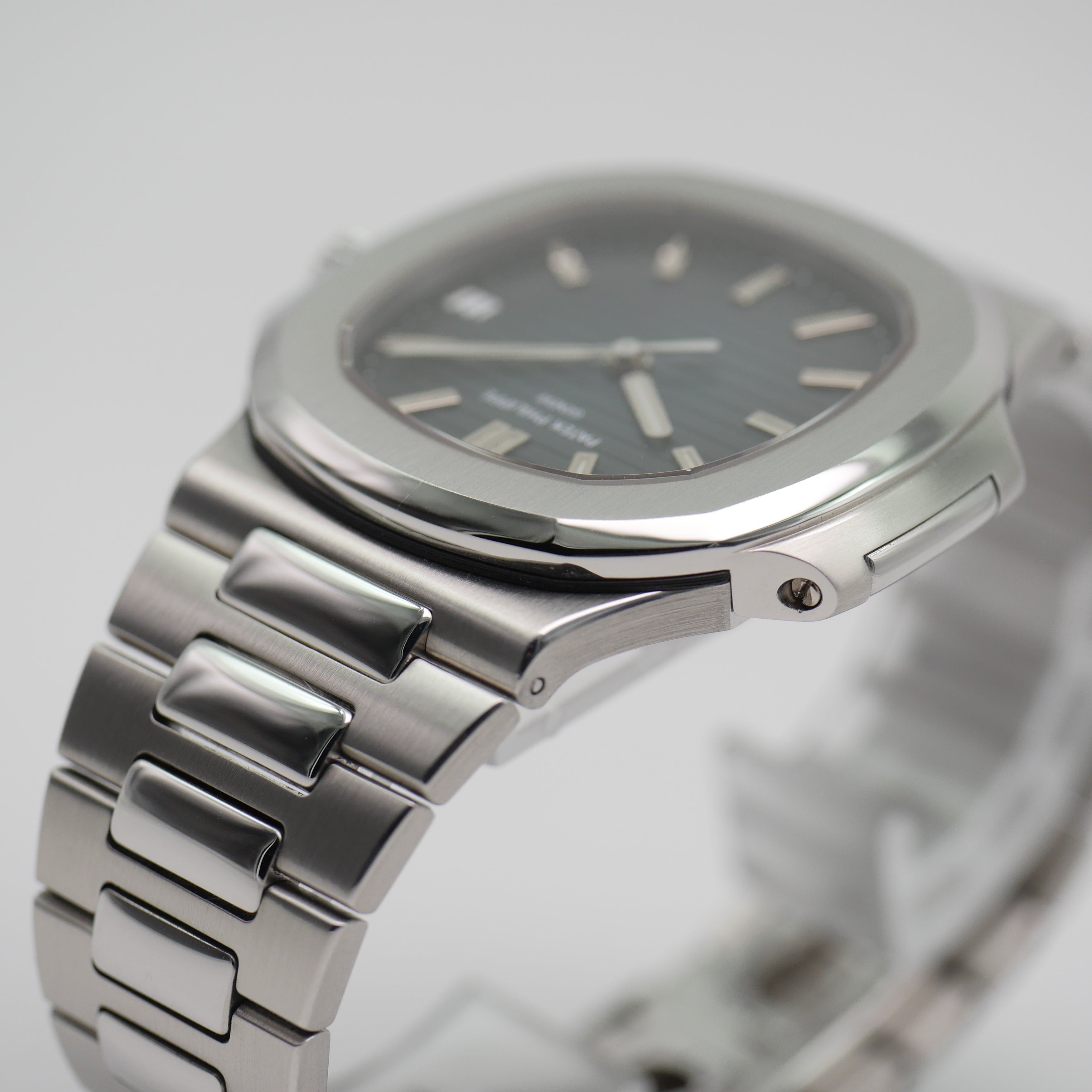Patek Philippe Nautilus Stahl 5711/1A-001 - 2012 KALIBER 315SC 6 Monate verbaut!